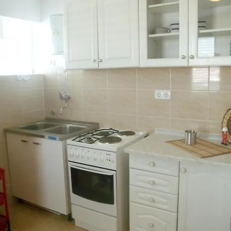 Appartement 6 *